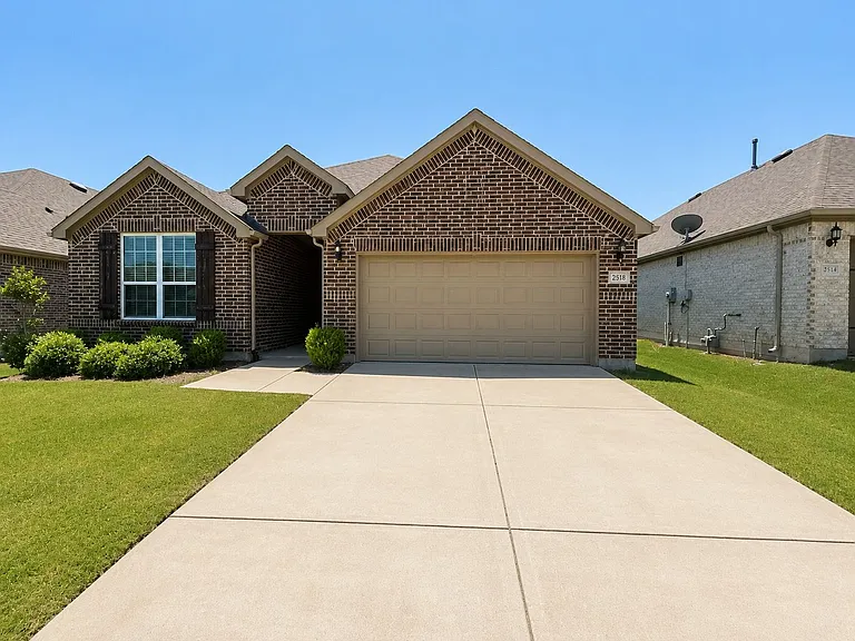 2816 Redbud Ln — Photo 1