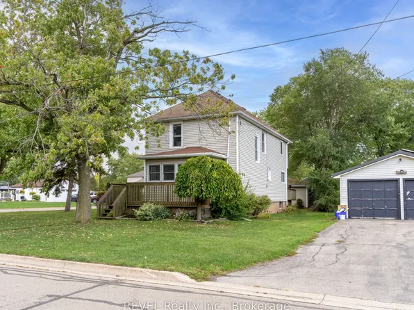 32 Bay Ave, Welland, ON L3B 3G6