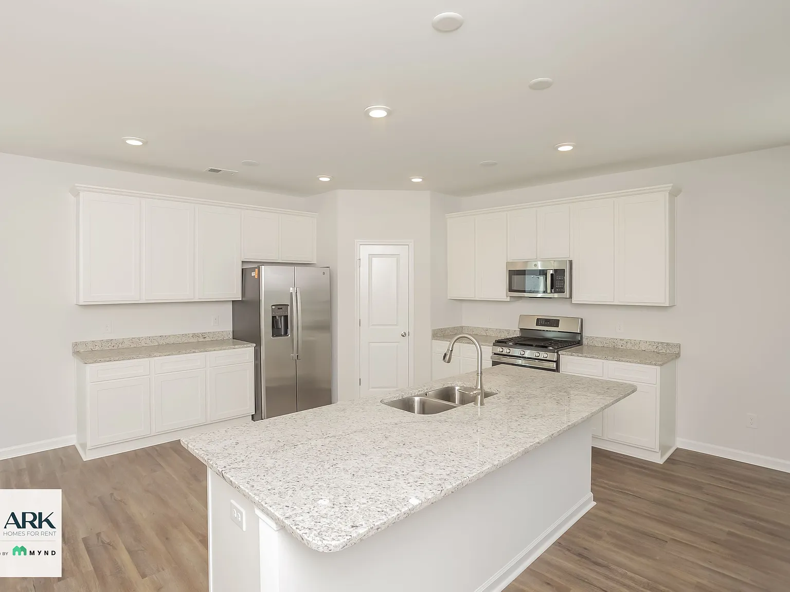 4 bed, 2.5 bath, 1963 sqft, $2,175 — Photo 3