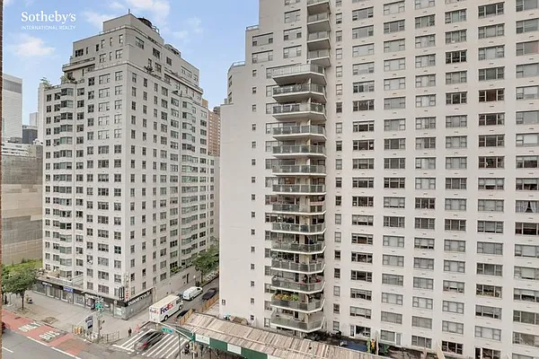 Sold by Sotheby's International Realty | media 29