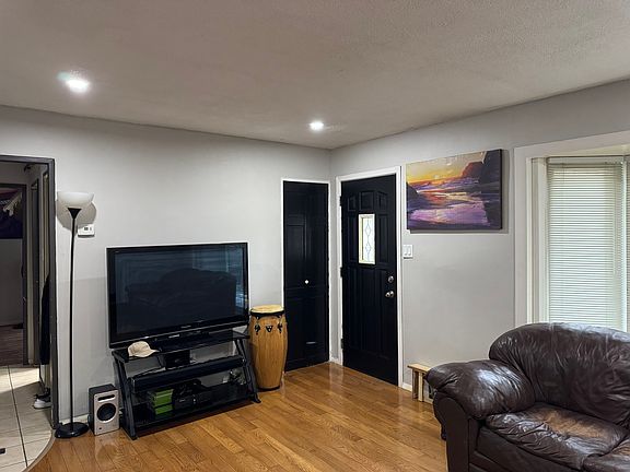 2nd image of 409 18th Ave