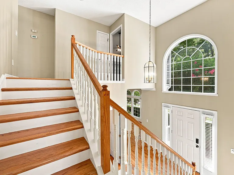 115 Lonebrook Dr — Photo 24