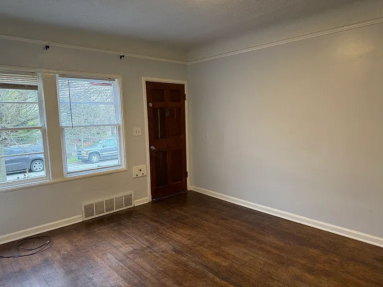 1504 N Jarrett St — Photo 1