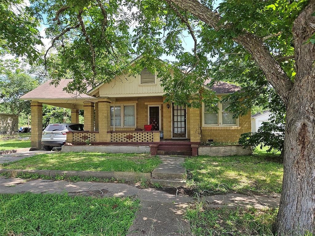 320 S Main St, Flatonia, TX 78941 MLS 37124898 Zillow