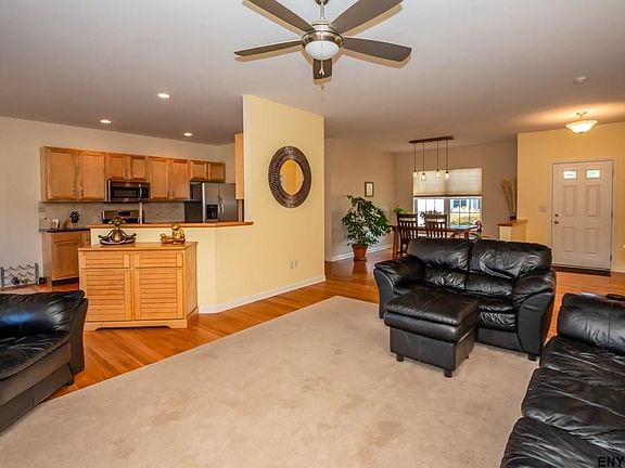 5th image of 82 Sheldon Dr