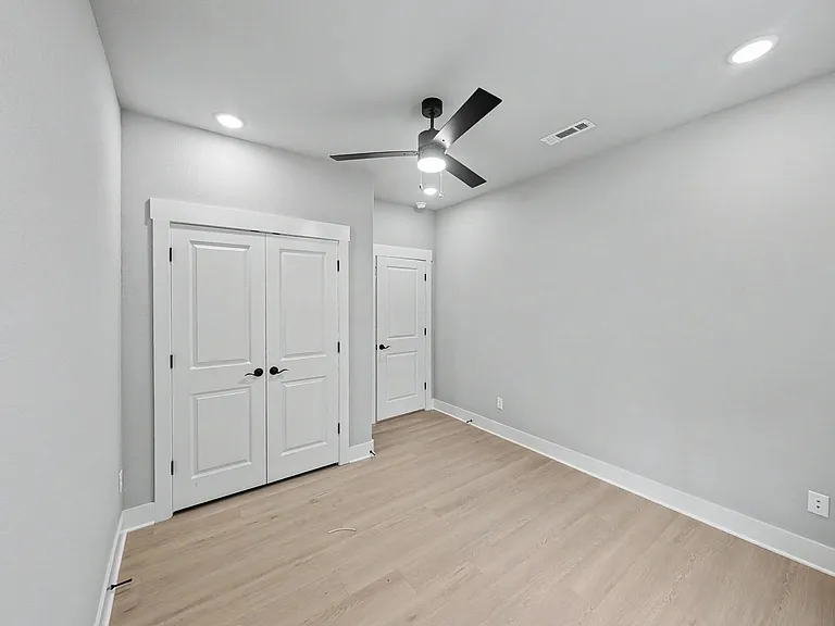 64 Islay Dr — Photo 18