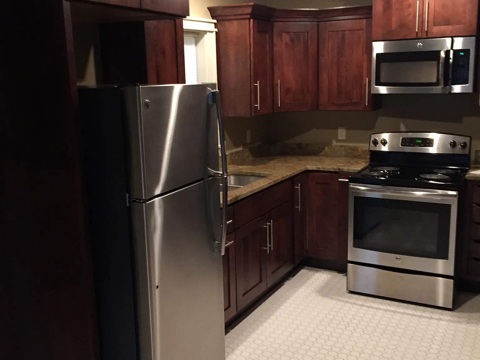 3 bed, 1000 sqft, $1,500 — Photo 2