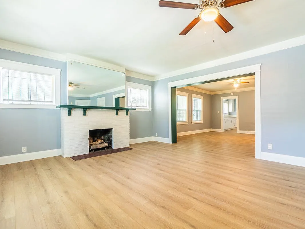 2 bed, 1.0 bath, 1568 sqft, $2,900 — Photo 1