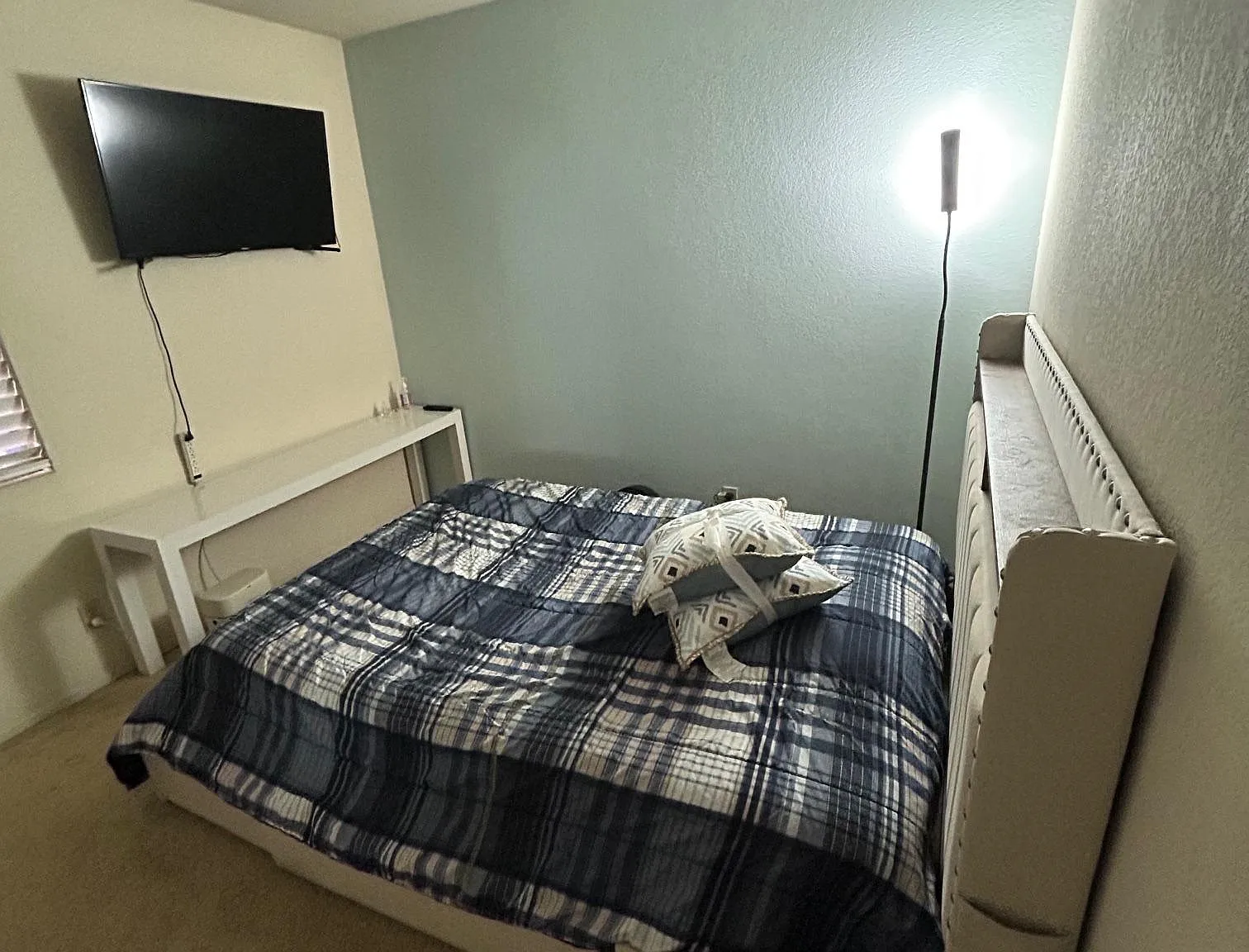 1 bed, 1.0 bath, 2190 sqft, $1,139 — Photo 1