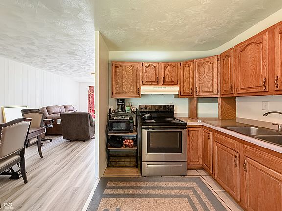 5th image of 4107 Eisenhower Dr