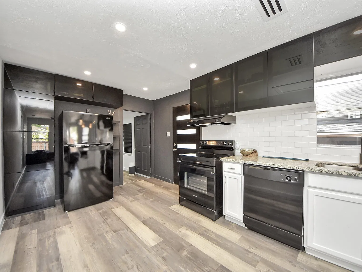 2 bed, 2.0 bath, 840 sqft, $2,200 — Photo 4