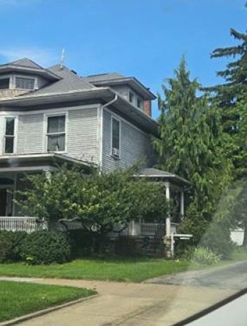 2nd image of 810 Wayne St