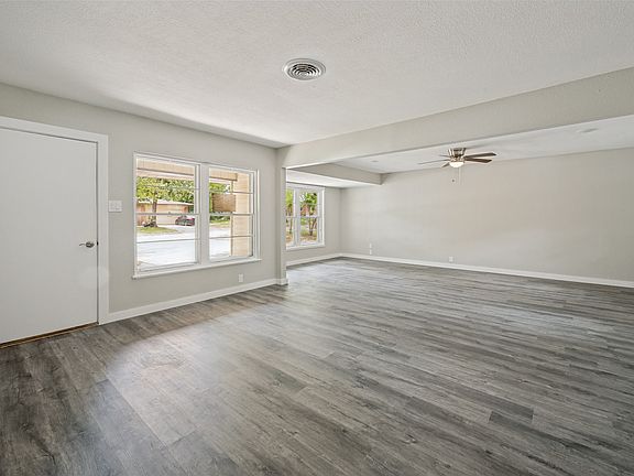 4th image of 1305 W Lavender Ln