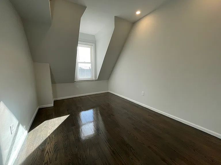 1406 Beacon St #6 — Photo 10