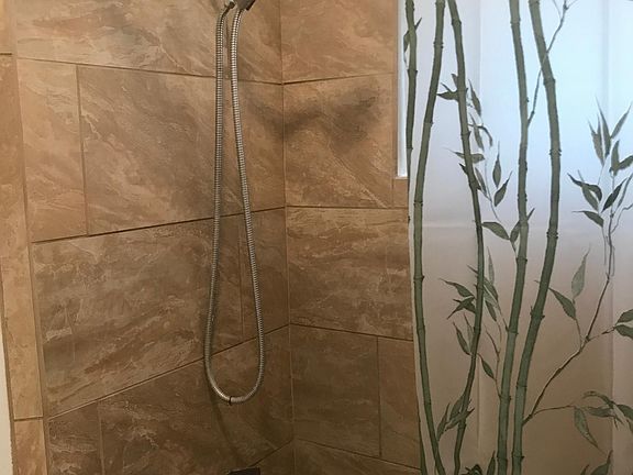 4th image of 217 S Elm Dr APT 2