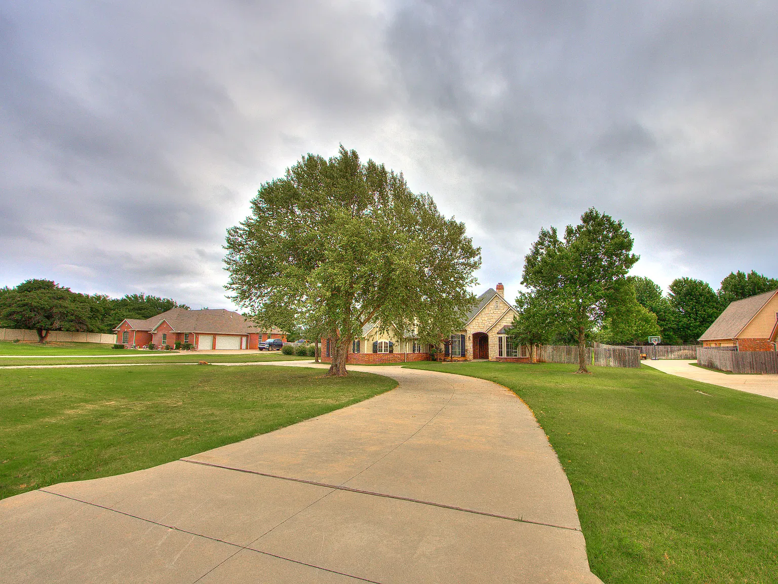 4 bed, 3600 sqft, $3,995 — Photo 2
