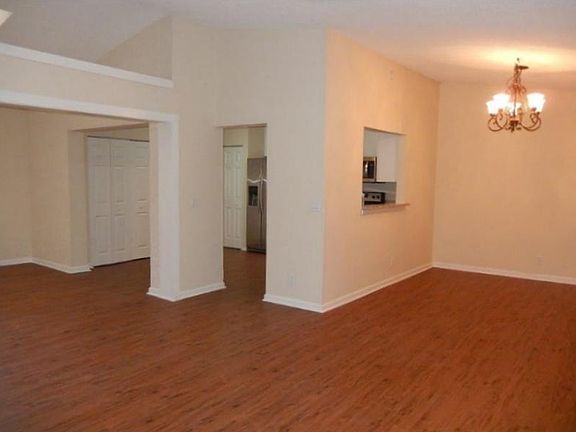 3rd image of 333 NW 40th Ter