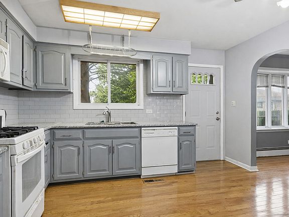 2nd image of 18341 Poplar Ave