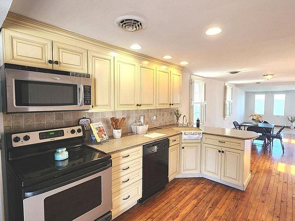 3rd image of 93 N River Dr