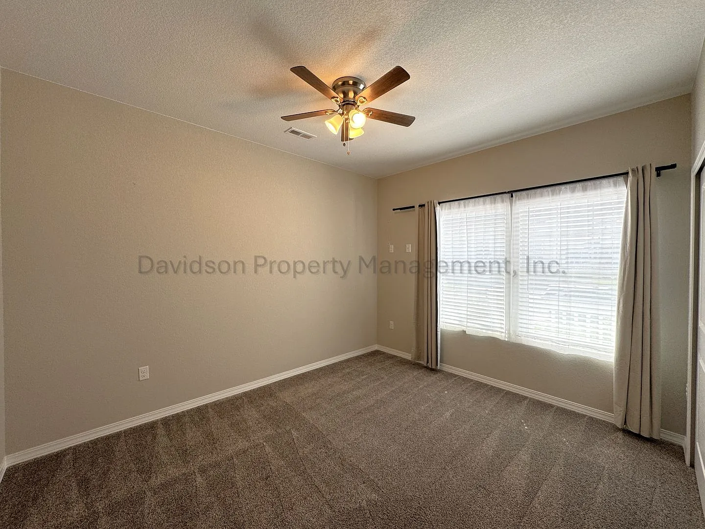 Stunning 4 Bedroom House in Northeast Colorado Springs — Photo 3