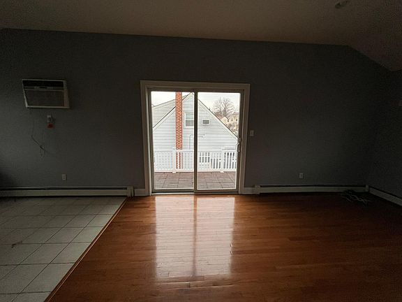 5th image of 171 Margaret Dr Floor 2