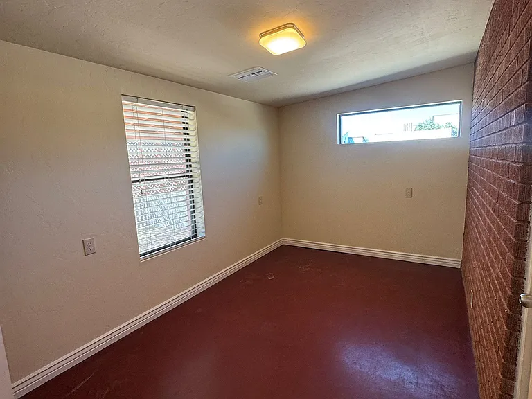 902 S Fremont Ave — Photo 18