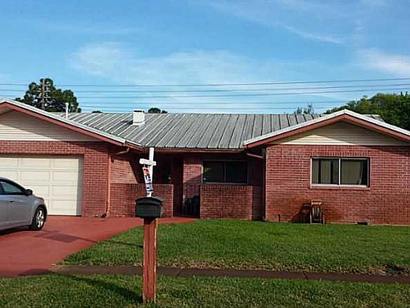 4th image of 2421 Riviera Dr