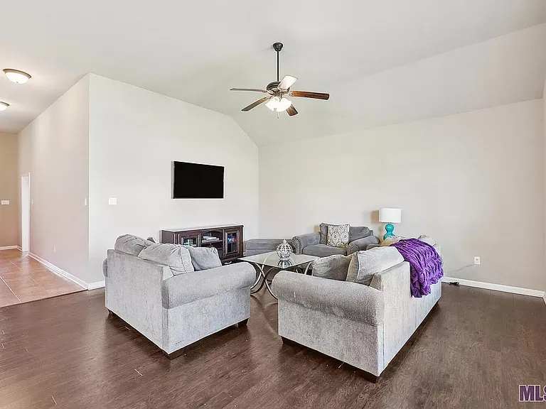6382 Mallard Crossing Dr — Photo 3