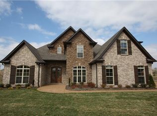200 Carellton Dr #1, Gallatin, TN 37066