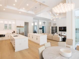 700 Wedge Dr, Naples, FL 34103