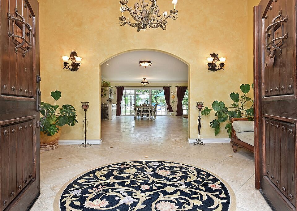 Double door entryway