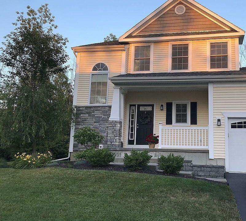 1st image of 105 Lancaster Ct