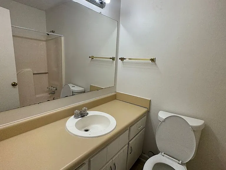 118 Burlington Rd NE — Photo 9