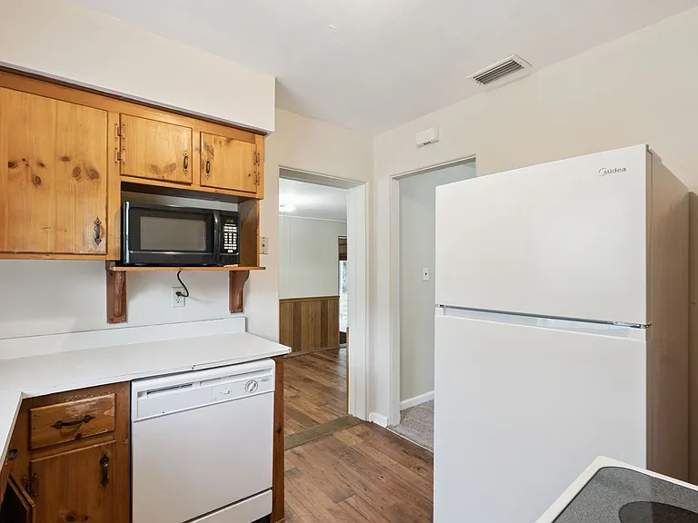 2028 Albert Lee Pkwy — Photo 5