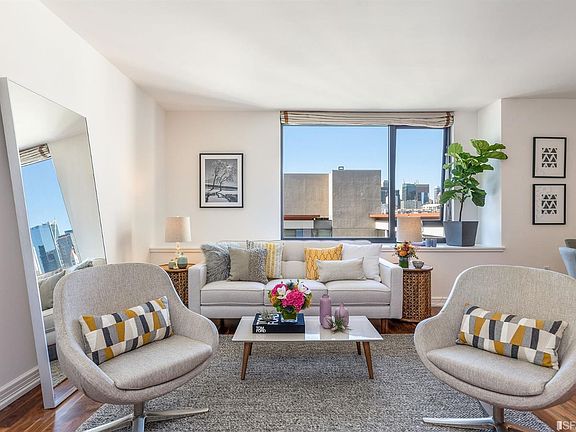 5th image of 250 King St Unit 858