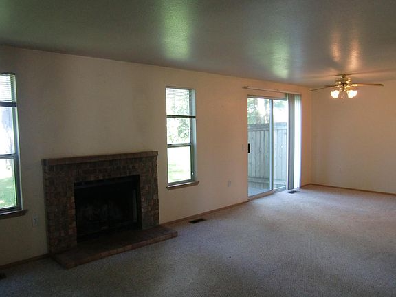3rd image of 2613 204th St SW APT A
