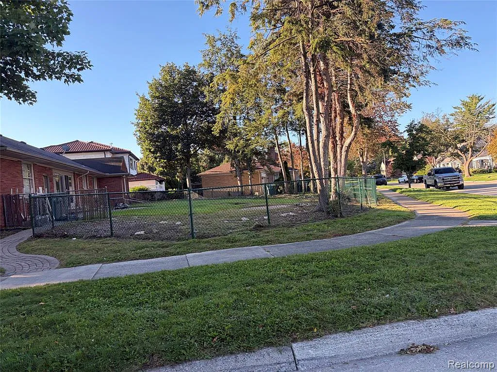 2 bed, 1.5 bath, 3476 sqft, $2,600 — Photo 2