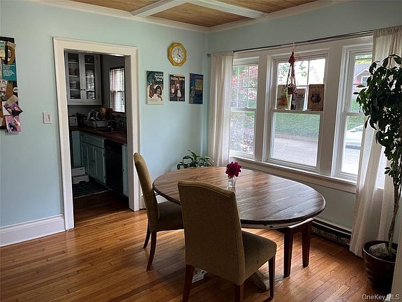4th image of 25 Willow Ave