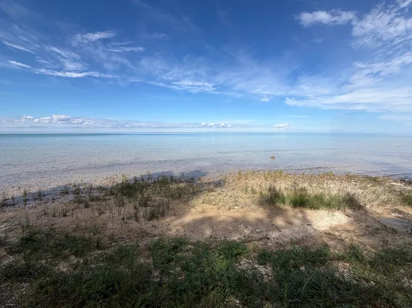 34 N Lakeshore Dr, Pointe Aux Pins, MI 49775