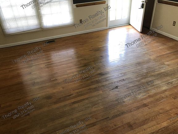4th image of 1711 Woodlawn Dr