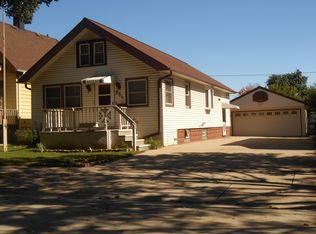 954 S 63rd St, West Allis, WI 53214