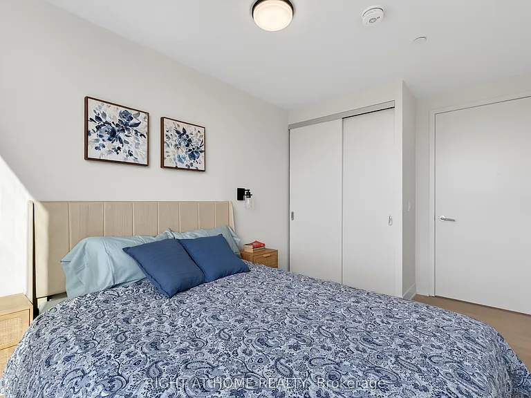 322 Dupont St #806 — Photo 6