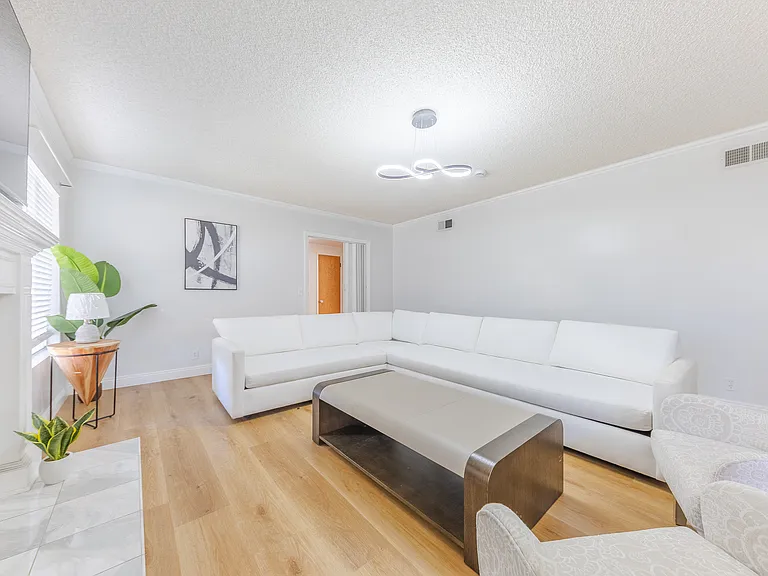 518 E La Sierra Dr — Photo 8