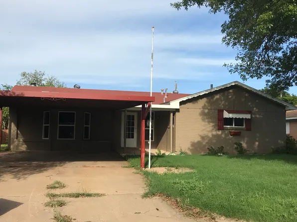 1004 Van Horn St, Iowa Park, TX 76367