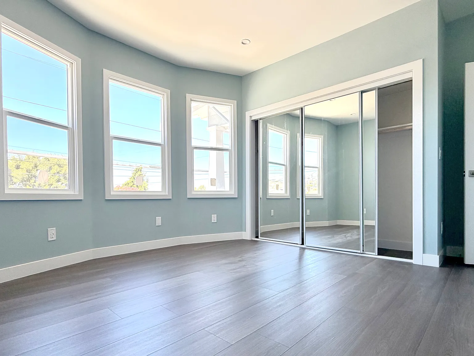 2 bed, 1050 sqft, $4,495 — Photo 4