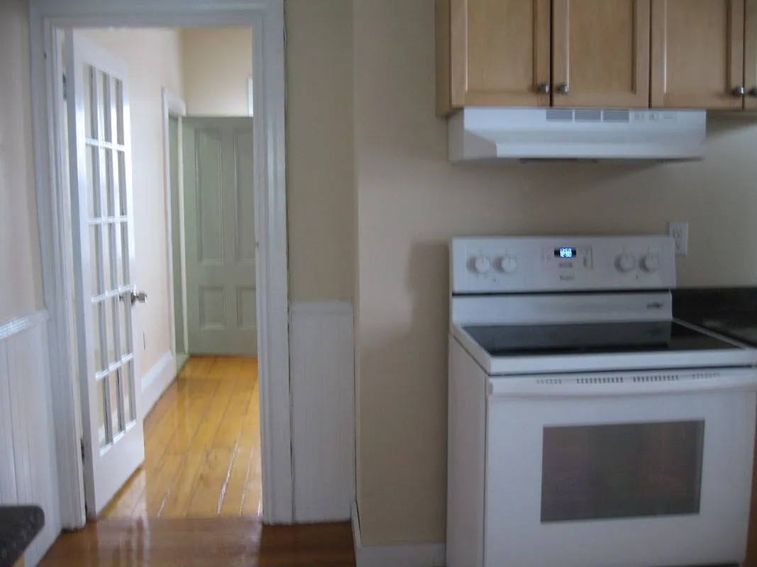 2 bed, 1.0 bath, 750 sqft, $1,680 — Photo 2