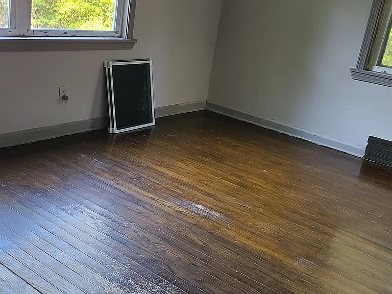 2407 NE 37th Ter — Photo 17
