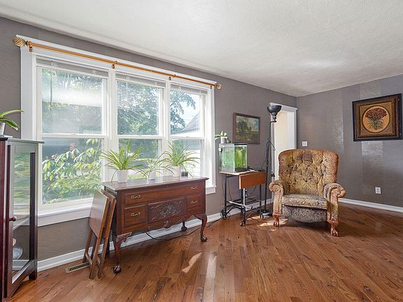 5th image of 110 W 1st Street