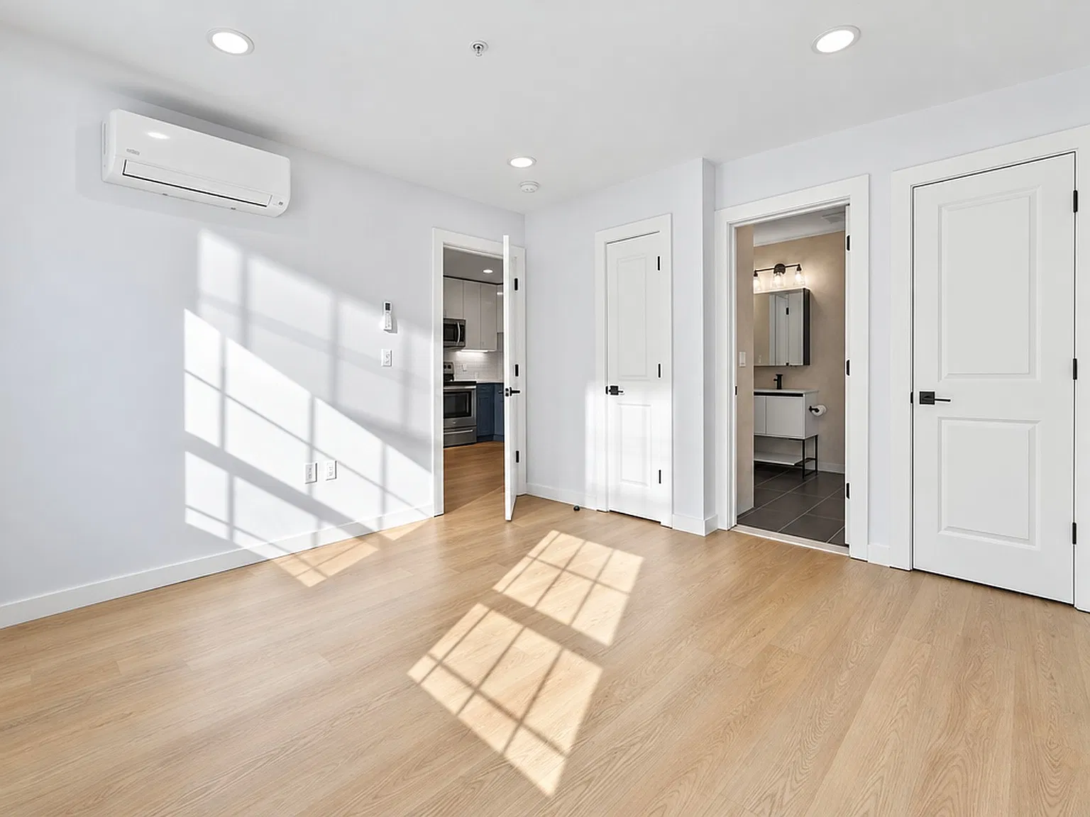 1 bed, 696 sqft, $2,200 — Photo 3