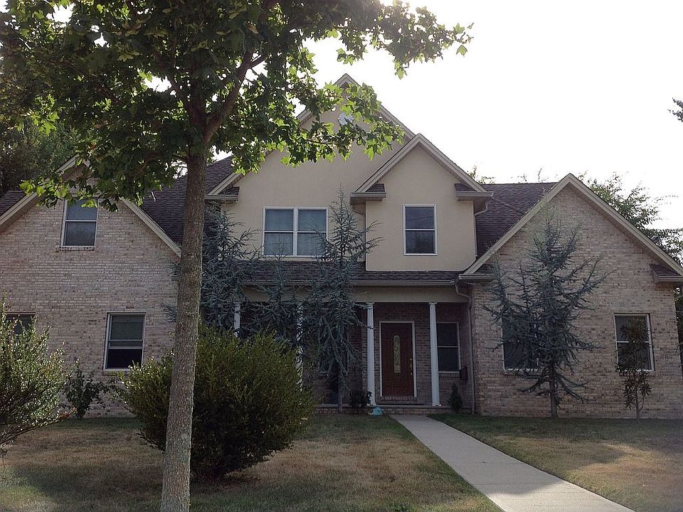 1st image of 17-18 Greenwood Dr #1X